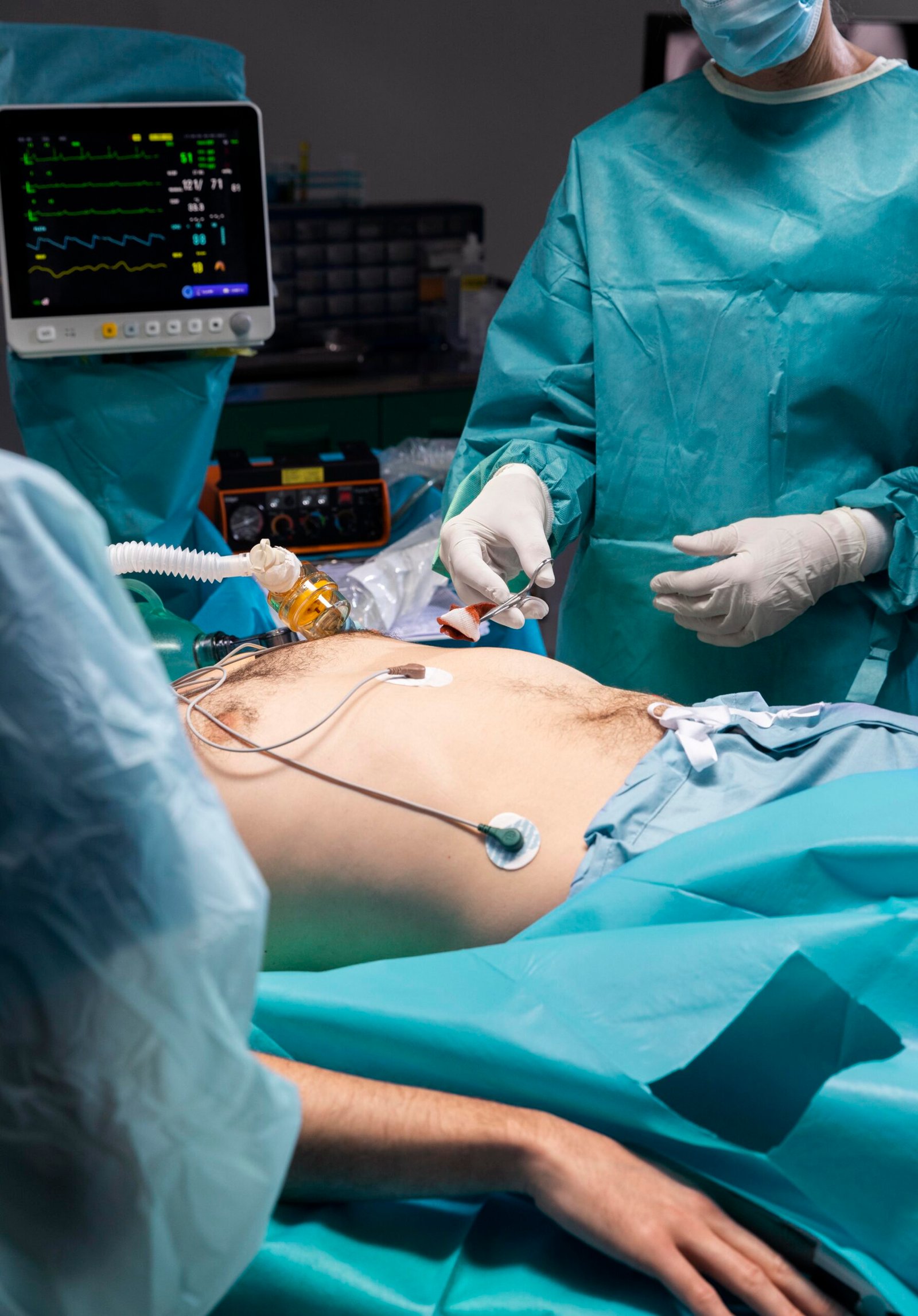 different-doctors-doing-surgical-procedure